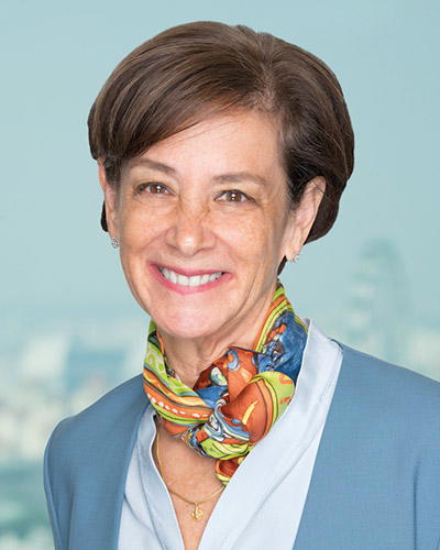 Photograph of Lisa Robins